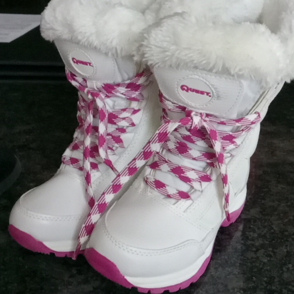 Fluffy ski/snow boots